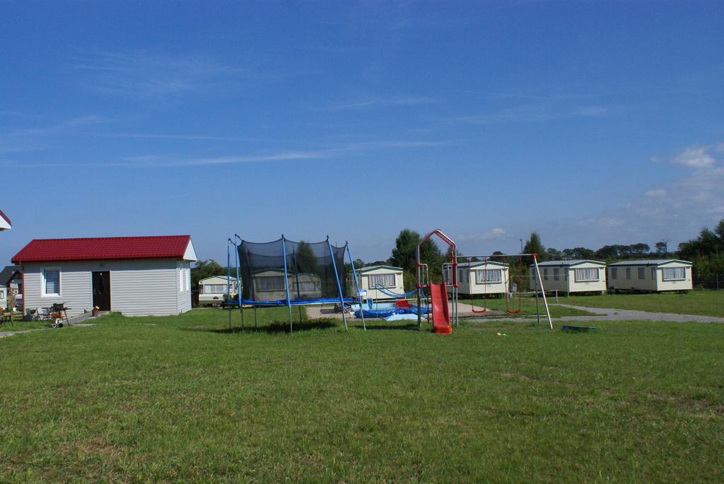 Cuma Camp Villa Sarbinowo Exteriör bild