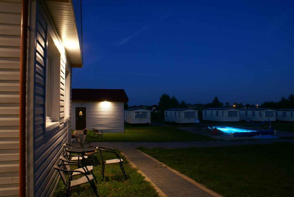Cuma Camp Villa Sarbinowo Exteriör bild
