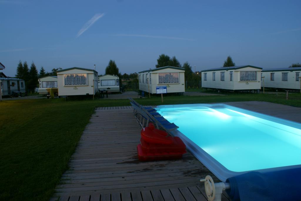 Cuma Camp Villa Sarbinowo Exteriör bild